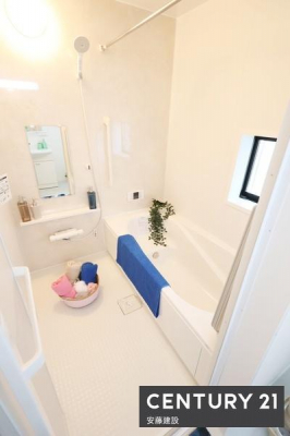 �����@�y�@�����@/�@Bathroom�@�z
�������Ǝ����̃o�X�^�C�����߂��������Ȑ��������闁��
�z�X�N���[����������Ă���A�J�̓��ł��������������\