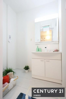 ���ʑ�E���ʏ��@�y�@���ʏ��@/�@Washroom�@�z
��������Ƃ܂Ƃ܂����R���p�N�g�݌v�̐��ʏ�
�傫�ȋ��Ǝ��[����������Ɨ����ʉ��ϑ䊮���I