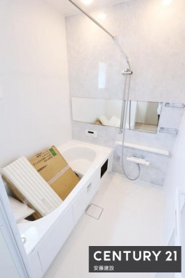 �����@�y�@�����@/�@Bathroom�@�z
�������Ǝ����̃o�X�^�C�����߂��������Ȑ��������闁��
�z�X�N���[����������Ă���A�J�̓��ł��������������\