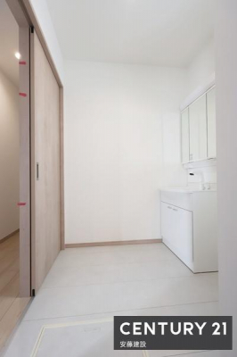 ���ʑ�E���ʏ��@�y�@���ʏ��@/�@Washroom�@�z
������������ʏ��́A�Ƒ��݂�Ȃ����K�Ɏg����悤�z�����ꂽ���
�o�^�o�^�������Ȓ��̎��Ԃ��A��Ƃ�������ĉ߂����܂��I