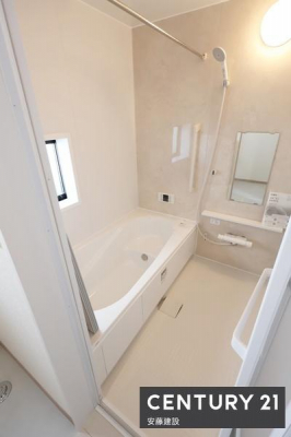 �����@�y�@�����@/�@Bathroom�@�z
�������Ǝ����̃o�X�^�C�����߂��������Ȑ��������闁��
�z�X�N���[����������Ă���A�J�̓��ł��������������\
