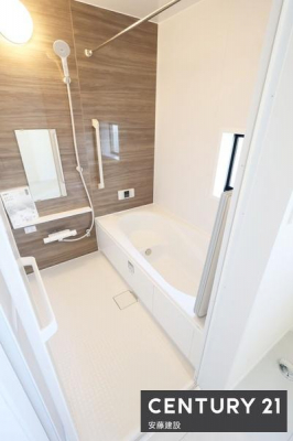 �����@�y�@�����@/�@Bathroom�@�z
�������Ǝ����̃o�X�^�C�����߂��������Ȑ��������闁��
�z�X�N���[����������Ă���A�J�̓��ł��������������\