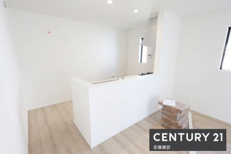 �L�b�`���@�y�@�L�b�`���@/�@Kitchen�@�z
���r���O�����n����I�[�v���L�b�`���ŁA�������̎󂯓n�����X���[�Y
���Ƒ��Ɖ�b���y���݂Ȃ�����K�ɉƎ����ł��閣�͓I�ȋ�Ԃł��I
