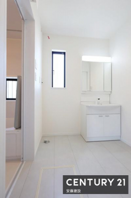 ���ʑ�E���ʏ��@�y�@���ʏ��@/�@Washroom�@�z
������������ʏ��́A�Ƒ��݂�Ȃ����K�Ɏg����悤�z�����ꂽ���
�o�^�o�^�������Ȓ��̎��Ԃ��A��Ƃ�������ĉ߂����܂��I