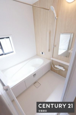 �����@�y�@�����@/�@Bathroom�@�z
�������Ǝ����̃o�X�^�C�����߂��������Ȑ��������闁��
�z�X�N���[����������Ă���A�J�̓��ł��������������\
