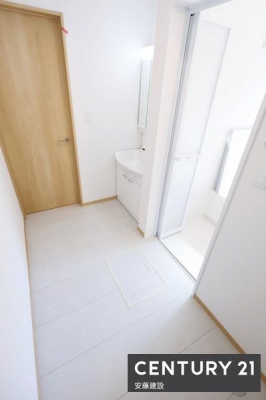 ���ʑ�E���ʏ��@�y�@���ʏ��@/�@Washroom�@�z
������������ʏ��́A�Ƒ��݂�Ȃ����K�Ɏg����悤�z�����ꂽ���
�o�^�o�^�������Ȓ��̎��Ԃ��A��Ƃ�������ĉ߂����܂��I