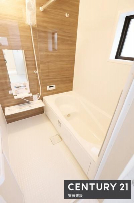 �����@�y�@�����@/�@Bathroom�@�z
�������Ǝ����̃o�X�^�C�����߂��������Ȑ��������闁��
�z�X�N���[����������Ă���A�J�̓��ł��������������\