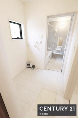 ���ʑ�E���ʏ��@�y�@�E�ߏ��@/�@Washroom�@�z
���邭��Ƃ肠��L���̒E�ߏ��I
���ʉ��ϑ�ƕ�����Ă���A�ƒ���ł̃v���C�x�[�g�����m�ۂł���݌v