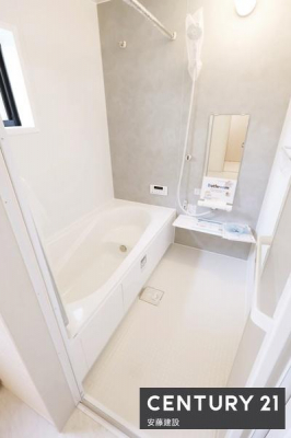 �����@�y�@�����@/�@Bathroom�@�z
�������Ǝ����̃o�X�^�C�����߂��������Ȑ��������闁��
�z�X�N���[����������Ă���A�J�̓��ł��������������\