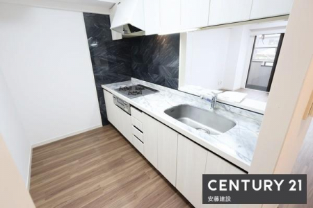 �L�b�`���@�y�@�L�b�`���@/�@Kitchen�@�z
��ƂƎ��[�̃X�y�[�X����������m�ۂ����L�b�`��
�J�E���^�[�d�l�̂��߂������̎�n�����X���[�Y