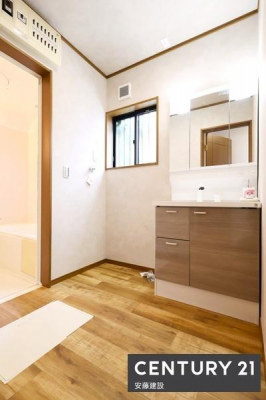 ���ʑ�E���ʏ��@�y�@���ʏ��@/�@Washroom�@�z
������������ʏ��́A�Ƒ��݂�Ȃ����K�Ɏg����悤�z�����ꂽ���
�o�^�o�^�������Ȓ��̎��Ԃ��A��Ƃ�������ĉ߂����܂��I