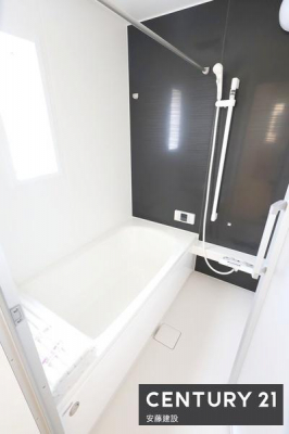 �����@�y�@�����@/�@Bathroom�@�z
�������Ǝ����̃o�X�^�C�����߂��������Ȑ��������闁��
�z�X�N���[����������Ă���A�J�̓��ł��������������\