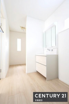 ���ʑ�E���ʏ��@�y�@���ʏ��@/�@Washroom�@�z
������������ʏ��́A�Ƒ��݂�Ȃ����K�Ɏg����悤�z�����ꂽ���
�o�^�o�^�������Ȓ��̎��Ԃ��A��Ƃ�������ĉ߂����܂��I