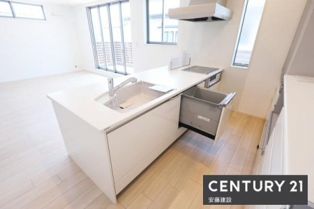 �L�b�`���@�y�@�L�b�`��+�H��@�@/�@Kitchen�@�z
���r���O�����n����J���I�ȃy�j���V�����L�b�`���ŁA�������̎󂯓n�����X���[�Y�I
���C�����̗ǂ����������W�t�[�h�ŔM��ɂ�����������ɂ����݌v