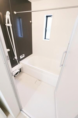 �����@�y�@�����@/�@Bathroom�@�z
�������Ǝ����̃o�X�^�C�����߂��������Ȑ��������闁��
�z�X�N���[����������Ă���A�J�̓��ł��������������\
