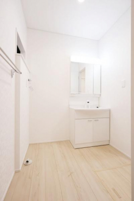 ���ʑ�E���ʏ��@�y�@���ʏ��@/�@Washroom�@�z
������������ʏ��́A�Ƒ��݂�Ȃ����K�Ɏg����悤�z�����ꂽ���
�o�^�o�^�������Ȓ��̎��Ԃ��A��Ƃ�������ĉ߂����܂��I