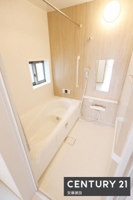 �����@�y�@�����@/�@Bathroom�@�z
�������Ǝ����̃o�X�^�C�����߂��������Ȑ��������闁��
�z�X�N���[����������Ă���A�J�̓��ł��������������\