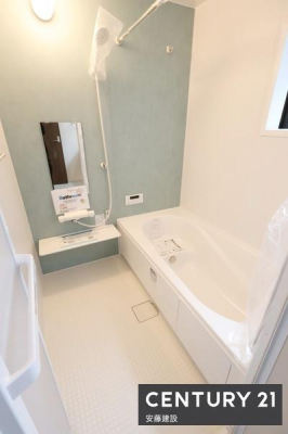 �����@�y�@�����@/�@Bathroom�@�z
�������Ǝ����̃o�X�^�C�����߂��������Ȑ��������闁��
�z�X�N���[����������Ă���A�J�̓��ł��������������\