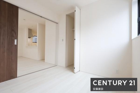 �m���@�y�@�m���@/�@4.5���@�z
���r���O�ɗאڂ����m���͎q�ǂ��̗V�я��Ǝ��A�d���X�y�[�X�Ƃ��Ă��g������