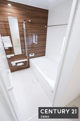 �����@�y�@�����@/�@Bathroom�@�z
�������Ǝ����̃o�X�^�C�����߂��������Ȑ��������闁��
�z�X�N���[����������Ă���A�J�̓��ł��������������\