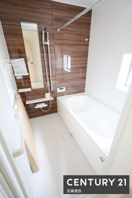 �����@�y�@�����@/�@Bathroom�@�z
�z�e���̂悤�ȏ㎿�ȃf�U�C���̃V�X�e���o�X
�z�X�N���[����������Ă���A�J�̓��ł��������������\