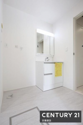 ���ʑ�E���ʏ��@�y�@���ʏ��@/�@Washroom�@�z
������������ʏ��́A�Ƒ��݂�Ȃ����K�Ɏg����悤�z�����ꂽ���
�o�^�o�^�������Ȓ��̎��Ԃ��A��Ƃ�������ĉ߂����܂��I