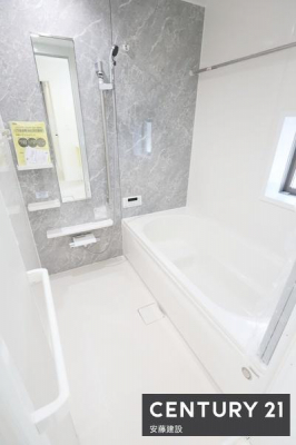 �����@�y�@�����@/�@Bathroom�@�z
�������Ǝ����̃o�X�^�C�����߂��������Ȑ��������闁��
�z�X�N���[����������Ă���A�J�̓��ł��������������\