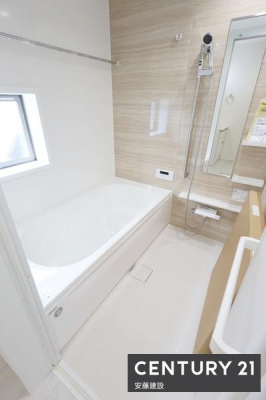 �����@�y�@�����@/�@Bathroom�@�z
�������Ǝ����̃o�X�^�C�����߂��������Ȑ��������闁��
�z�X�N���[����������Ă���A�J�̓��ł��������������\