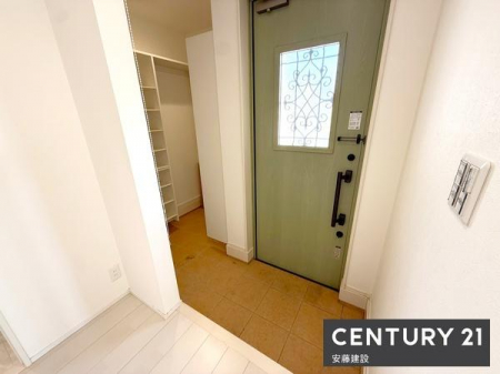 ���ց@�y�@����+SIC�@/�@entrance�@�z
�̌����t���̔��Ŗ��邳���m�ۂ����A�������������͋C�̂�Ƃ肠�錺��