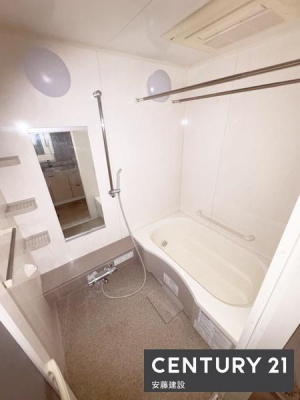 �����@�y�@�����@/�@Bathroom�@�z
����̔���������߂̐S�n�悢�o�X�^�C��
���������@��������Ă��芷�C���₷���A�~��͉ߓx�ȉ��x����h���܂�