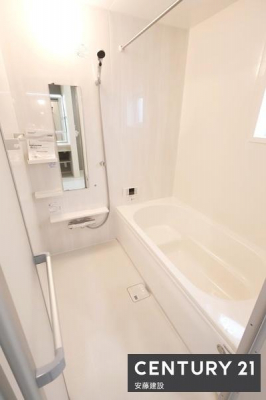 �����@�y�@�����@/�@Bathroom�@�z
�������Ǝ����̃o�X�^�C�����߂��������Ȑ��������闁��
�z�X�N���[����������Ă���A�J�̓��ł��������������\