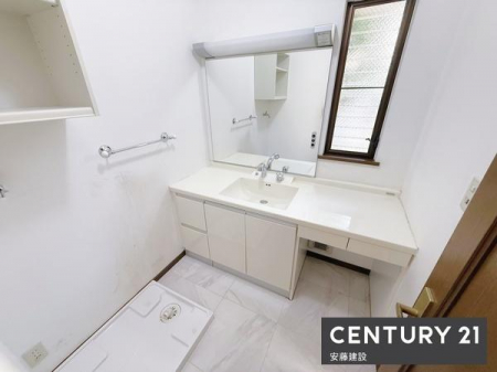 ���ʑ�E���ʏ��@�y�@���ʏ��@/�@Washroom�@�z
������������ʏ��́A�Ƒ��݂�Ȃ����K�Ɏg����悤�z�����ꂽ���
�o�^�o�^�������Ȓ��̎��Ԃ��A��Ƃ�������ĉ߂����܂��I