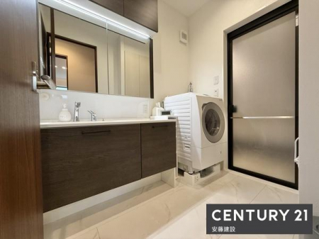 ���ʑ�E���ʏ��@�y�@���ʏ��@/�@Washroom�@�z
������������ʏ��͖Z���������X�g���X�t���[�ɐg�x�x�ł������ȋ��
�傫�ȋ��Ǝ��[����������Ɨ����ʉ��ϑ䊮��