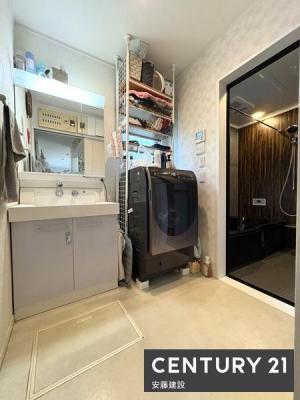 ���ʑ�E���ʏ��@�y�@���ʏ��@/�@Washroom�@�z
������������ʏ��́A�Ƒ��݂�Ȃ����K�Ɏg����悤�z�����ꂽ���
�o�^�o�^�������Ȓ��̎��Ԃ��A��Ƃ�������ĉ߂����܂��I