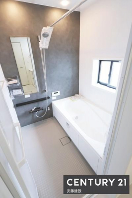 �����@�y�@�����@/�@Bathroom�@�z
�������Ǝ����̃o�X�^�C�����߂��������Ȑ��������闁��
�z�X�N���[����������Ă���A�J�̓��ł��������������\