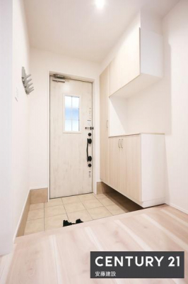 ���ց@�y�@���ց@/�@entrance�@�z
���������ӂ�錺�ւ́A�A��E���q��S�n�悭�}���Ă���܂��B