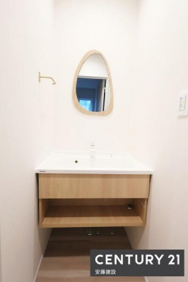 ���ʑ�E���ʏ��@�y�@���ʏ��@/�@Washroom�@�z
1�K�L���Ɏ�􂢏ꊮ��