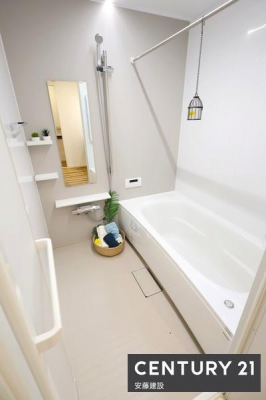 �����@�y�@�����@/�@Bathroom�@�z
�������Ǝ����̃o�X�^�C�����߂��������Ȑ��������闁��
�z�X�N���[����������Ă���A�J�̓��ł��������������\