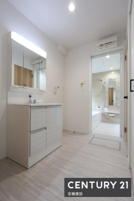 ���ʑ�E���ʏ��@�y�@���ʏ��@/�@Washroom�@�z
�A��シ����􂢂��ł��āA���̂܂܃��r���O�Ɍ�������2way���ʎ�