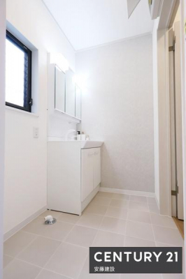 ���ʑ�E���ʏ��@�y�@���ʏ��@/�@Washroom�@�z
��������Ƃ܂Ƃ܂����R���p�N�g�݌v�̐��ʏ�
����ꂽ�X�y�[�X�𖳑ʂȂ����p�ł���@�\�I�ȋ�Ԃł�