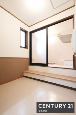 ���ʑ�E���ʏ��@�y�@�E�ߏ��@/�@Washroom�@�z
���邭��Ƃ肠��L���̒E�ߏ��I
���ʉ��ϑ�ƕ�����Ă���A�ƒ���ł̃v���C�x�[�g�����m�ۂł���݌v
