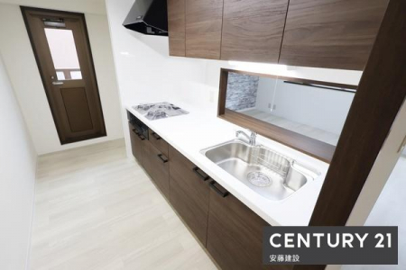 �L�b�`���@�y�@�L�b�`���@/�@Kitchen�@�z
���r���O�����n����I�[�v���L�b�`���ŁA�������̎󂯓n�����X���[�Y�B
�֗��ȏ�����t���B