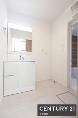 ���ʑ�E���ʏ��@�y�@���ʏ��@/�@Washroom�@�z
������������ʏ��́A�Ƒ��݂�Ȃ����K�Ɏg����悤�z�����ꂽ���
�o�^�o�^�������Ȓ��̎��Ԃ��A��Ƃ�������ĉ߂����܂��I