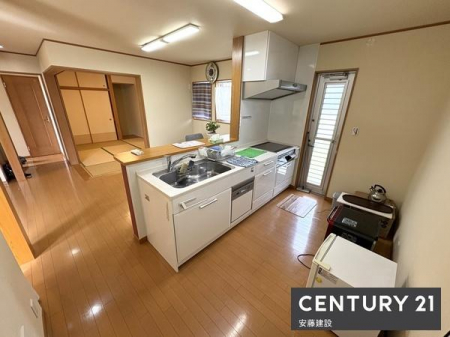 �L�b�`���@�y�@�L�b�`���@/�@Kitchen�@�z
���r���O�����n����I�[�v���L�b�`���ŁA�������̎󂯓n�����X���[�Y