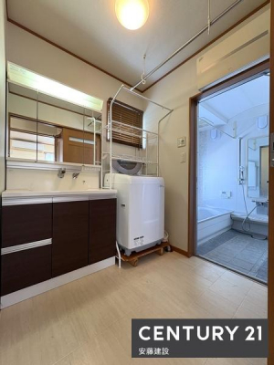 ���ʑ�E���ʏ��@�y�@���ʏ��@/�@Washroom�@�z
������������ʏ��́A�Ƒ��݂�Ȃ����K�Ɏg����悤�z�����ꂽ���
�o�^�o�^�������Ȓ��̎��Ԃ��A��Ƃ�������ĉ߂����܂��I
