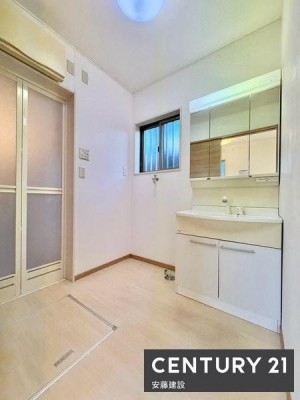 ���ʑ�E���ʏ��@�y�@���ʏ��@/�@Washroom�@�z
������������ʏ��́A�Ƒ��݂�Ȃ����K�Ɏg����悤�z�����ꂽ���
�o�^�o�^�������Ȓ��̎��Ԃ��A��Ƃ�������ĉ߂����܂��I