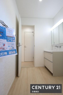 ���ʑ�E���ʏ��@�y�@���ʏ��@/�@Washroom�@�z
���邭��Ƃ肠��L���̐��ʏ�
�g������̗ǂ����ʉ��ϑ䊮��