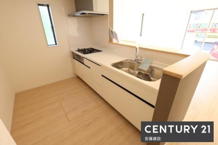 �L�b�`���@�y�@�L�b�`���@/�@Kitchen�@�z
���r���O�����n����I�[�v���L�b�`���ŁA�������̎󂯓n�����X���[�Y
���Ƒ��Ɖ�b���y���݂Ȃ�����K�ɉƎ����ł��閣�͓I�ȋ�Ԃł��I