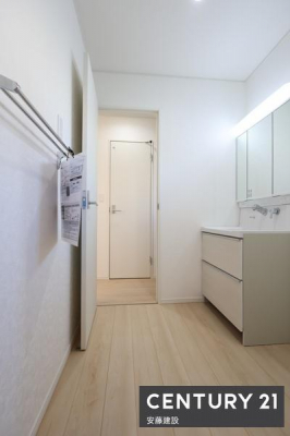 ���ʑ�E���ʏ��@�y�@���ʏ��@/�@Washroom�@�z
���邭��Ƃ肠��L���̐��ʏ�
�g������̗ǂ����ʉ��ϑ䊮��