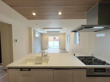�L�b�`���@�y�@�L�b�`��+�H��@�@/�@Kitchen�@�z
���r���O�����n����J���I�ȃL�b�`���ŁA�������̎󂯓n�����X���[�Y�I
�H��@����